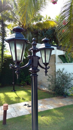 Instalação de luminária de jardim